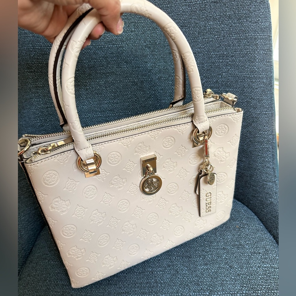 ♥️🌟 GUESS -  Crossbody Bag 🌟